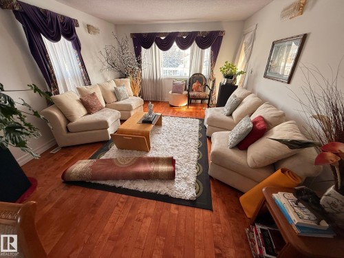 10644 155 Street, Edmonton, AB - Indoor Photo Showing Living Room