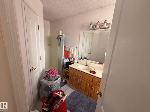 10644 155 Street, Edmonton, AB - Indoor Photo Showing Bathroom