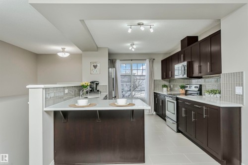 38 460 Hemingway Road, Edmonton, AB - Indoor Photo Showing Kitchen