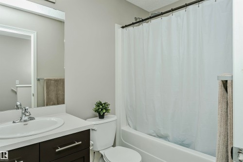 38 460 Hemingway Road, Edmonton, AB - Indoor Photo Showing Bathroom