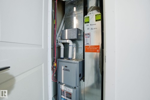 1633 Cunningham Way, Edmonton, AB - Indoor Photo Showing Basement