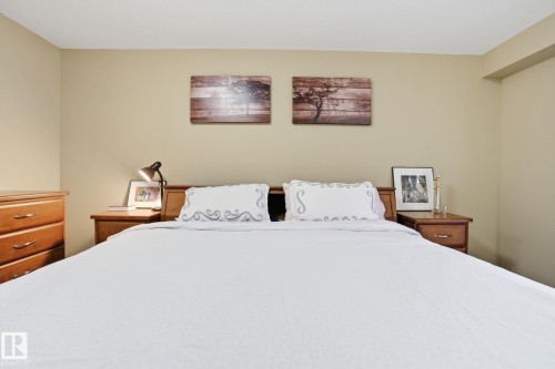 1633 Cunningham Way, Edmonton, AB - Indoor Photo Showing Bedroom