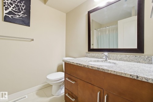 1633 Cunningham Way, Edmonton, AB - Indoor Photo Showing Bathroom