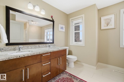 1633 Cunningham Way, Edmonton, AB - Indoor Photo Showing Bathroom