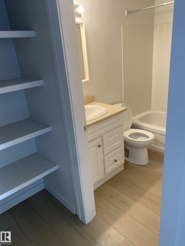 6 11245 31 Avenue, Edmonton, AB - Indoor Photo Showing Bathroom