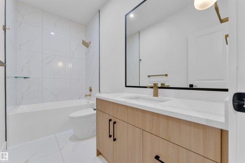 230 Linden Loop, Leduc, AB - Indoor Photo Showing Bathroom