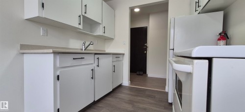 201 11907 81 Street, Edmonton, AB - Indoor Photo Showing Kitchen