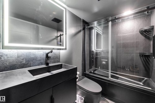 Full bathroom featuring vanity, enclosed tub / shower combo, and backsplash - 1702 10150 117 Street, Edmonton, AB - Indoor Photo Showing Bathroom