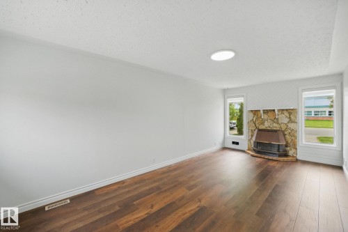 13316 136 Avenue, Edmonton, AB - Indoor Photo Showing Living Room With Fireplace