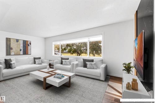 13316 136 Avenue, Edmonton, AB - Indoor Photo Showing Living Room