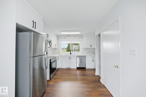 13316 136 Avenue, Edmonton, AB - Indoor Photo Showing Kitchen With Stainless Steel Kitchen