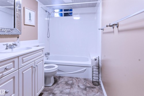 10615 134 Street, Edmonton, AB - Indoor Photo Showing Bathroom