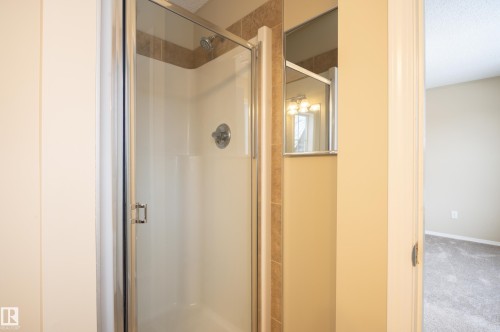 7125 21 Avenue, Edmonton, AB - Indoor Photo Showing Bathroom