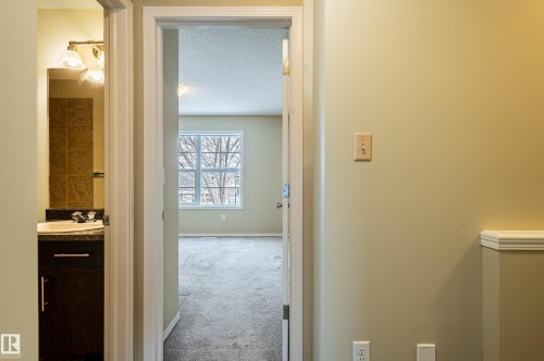 7125 21 Avenue, Edmonton, AB - Indoor Photo Showing Other Room