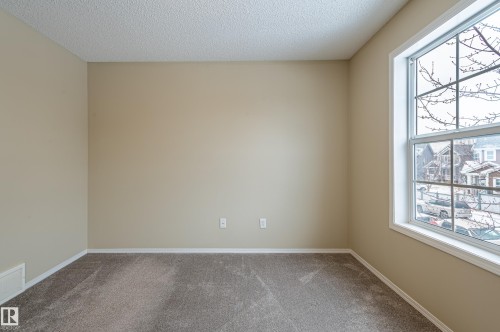 7125 21 Avenue, Edmonton, AB - Indoor Photo Showing Other Room