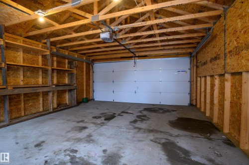 7125 21 Avenue, Edmonton, AB - Indoor Photo Showing Garage
