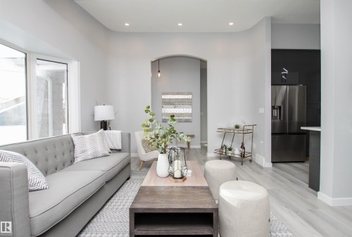 18616 66 Avenue, Edmonton, AB - Indoor Photo Showing Living Room