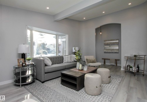 18616 66 Avenue, Edmonton, AB - Indoor Photo Showing Living Room