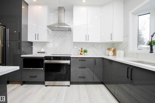 18616 66 Avenue, Edmonton, AB - Indoor Photo Showing Kitchen With Upgraded Kitchen