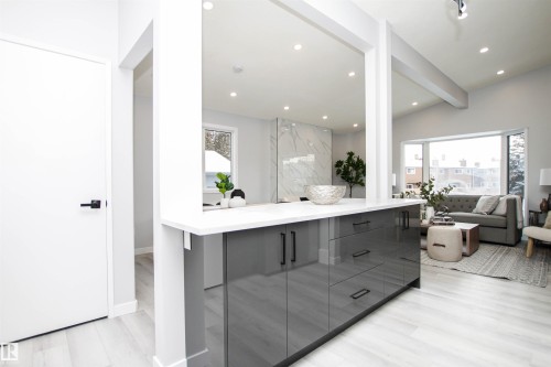 18616 66 Avenue, Edmonton, AB - Indoor