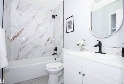 18616 66 Avenue, Edmonton, AB - Indoor Photo Showing Bathroom
