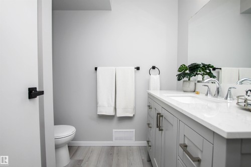 18616 66 Avenue, Edmonton, AB - Indoor Photo Showing Bathroom