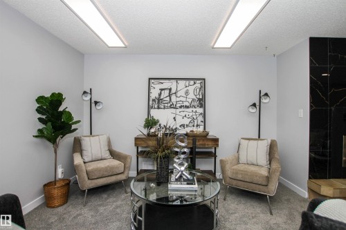 18616 66 Avenue, Edmonton, AB - Indoor Photo Showing Living Room