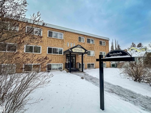 3 8406 104 Street, Edmonton, AB - Outdoor