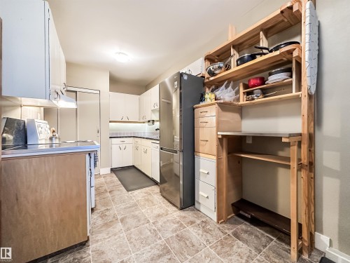 3 8406 104 Street, Edmonton, AB - Indoor