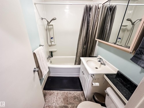 3 8406 104 Street, Edmonton, AB - Indoor Photo Showing Bathroom