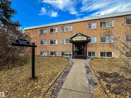 3 8406 104 Street, Edmonton, AB - Outdoor