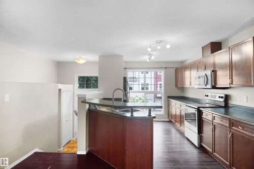 41 5604 199 Street, Edmonton, AB - Indoor Photo Showing Kitchen