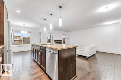 608 41 Avenue, Edmonton, AB - Indoor Photo Showing Kitchen With Upgraded Kitchen