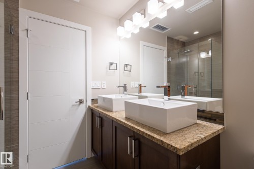 2501 10238 103 Street, Edmonton, AB - Indoor Photo Showing Bathroom