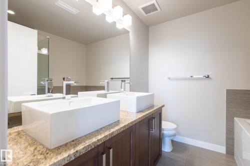 2501 10238 103 Street, Edmonton, AB - Indoor Photo Showing Bathroom