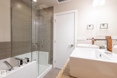 2501 10238 103 Street, Edmonton, AB - Indoor Photo Showing Bathroom