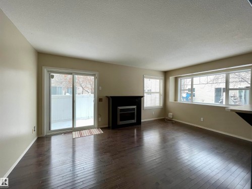 78 230 Edwards Drive Sw, Edmonton, AB - Indoor Photo Showing Living Room