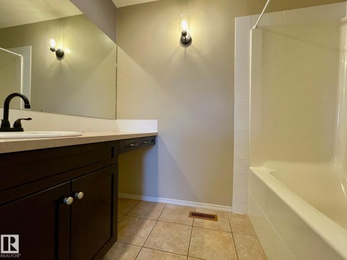 78 230 Edwards Drive Sw, Edmonton, AB - Indoor Photo Showing Bathroom