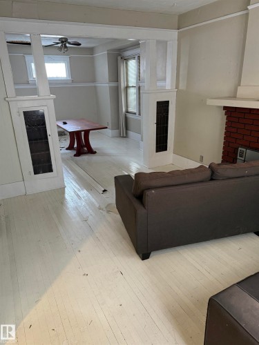 11121 127 Street, Edmonton, AB 