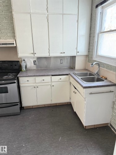 11121 127 Street, Edmonton, AB 