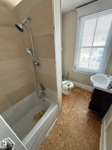 11121 127 Street, Edmonton, AB 