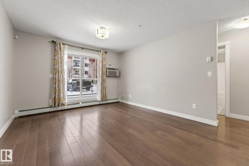 104 2207 44 Avenue Nw, Edmonton, AB - Indoor Photo Showing Other Room