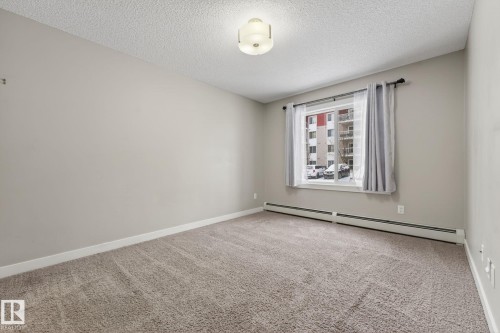 104 2207 44 Avenue Nw, Edmonton, AB - Indoor Photo Showing Other Room