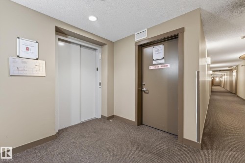 104 2207 44 Avenue Nw, Edmonton, AB - Indoor Photo Showing Other Room