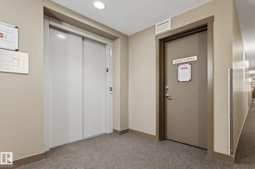 104 2207 44 Avenue Nw, Edmonton, AB - Indoor Photo Showing Other Room