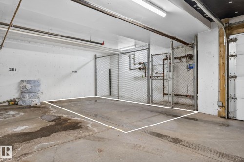 104 2207 44 Avenue Nw, Edmonton, AB - Indoor Photo Showing Garage