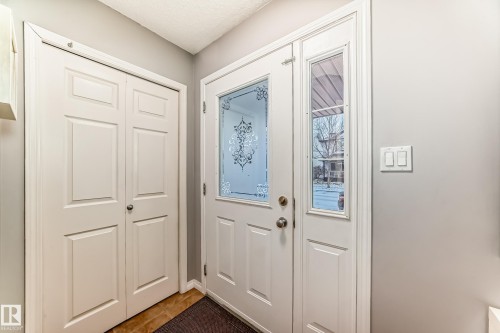 5819 Sutter Place, Edmonton, AB - Indoor Photo Showing Other Room