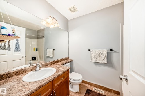 5819 Sutter Place, Edmonton, AB - Indoor Photo Showing Bathroom