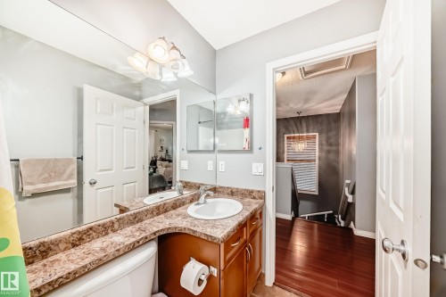 5819 Sutter Place, Edmonton, AB - Indoor Photo Showing Bathroom