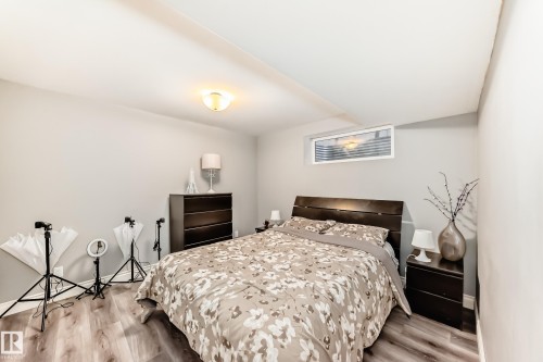 5819 Sutter Place, Edmonton, AB - Indoor Photo Showing Bedroom